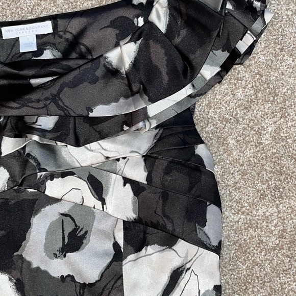 New York & Company Asymmetrical Ruffled Blouse Black‎ and Gray - Picture 2 of 10